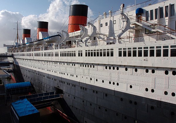 The RMS Queen Mary/Scorpion Sub